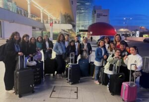 Alunos de Óbidos Portugal no aeroporto de Lisboa