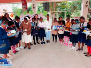 Distribuição do Livro Diálogos entre Oceanos em escolas angolanas